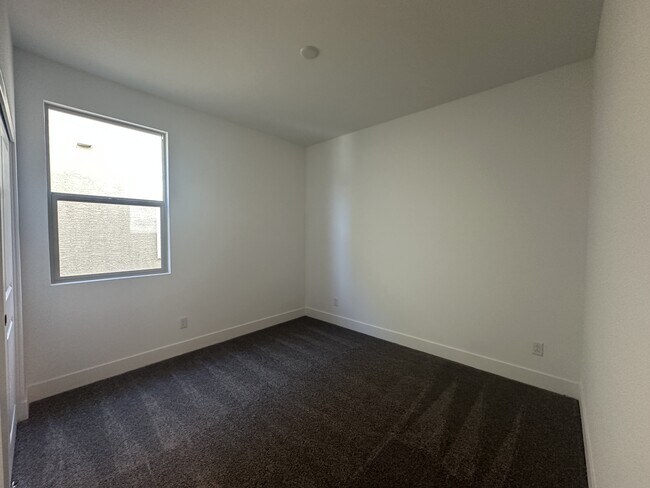 Building Photo - 10273 Digby Fine St