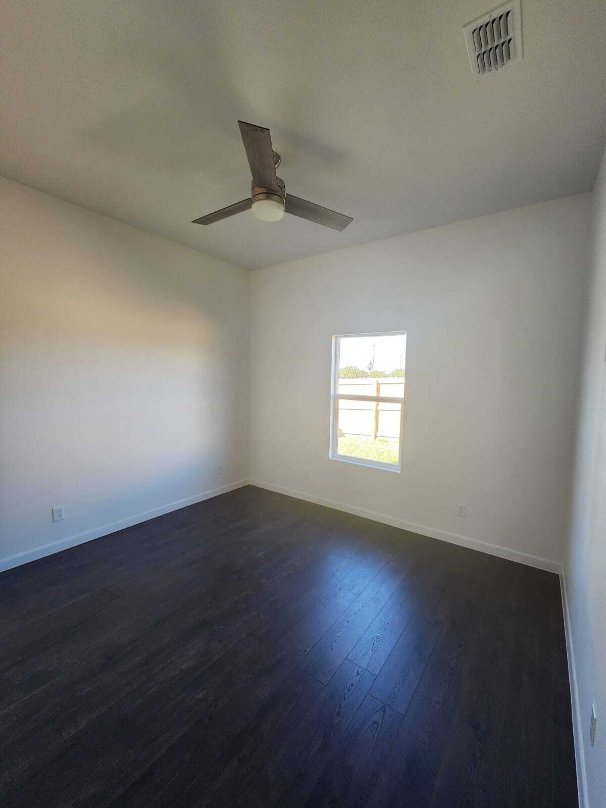 Building Photo - 2716 Kerria Ave