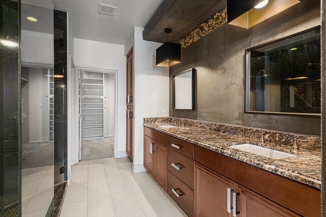 Building Photo - 450 White Fox Trail