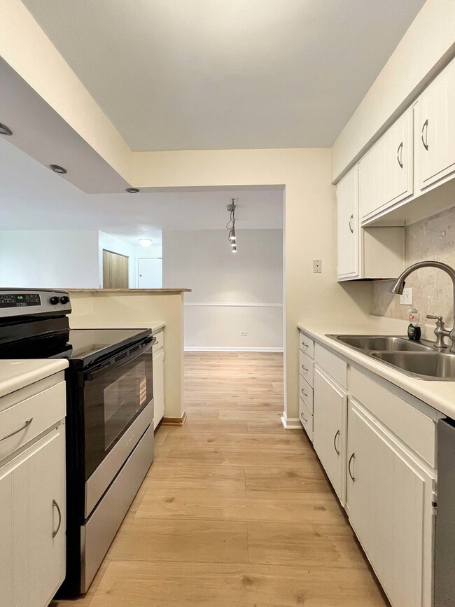 Building Photo - 6153 Knoll Way Dr