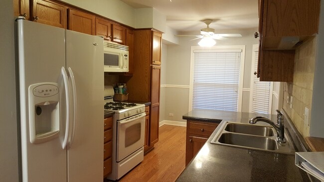 Building Photo - 1722 Ranchview Dr