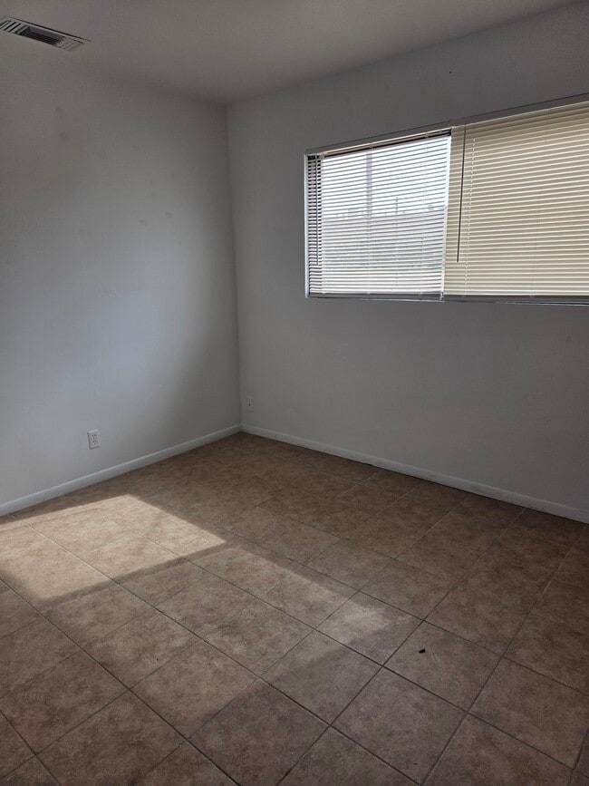 Building Photo - 1716 Sunrise Rd