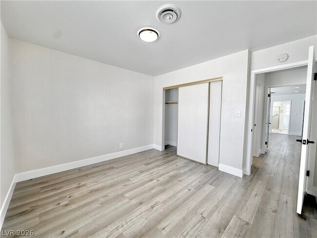 Building Photo - 401 Holcomb