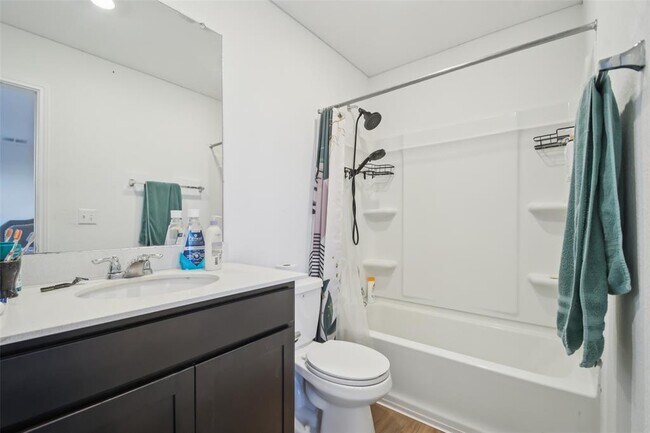 Building Photo - 857 Powell St