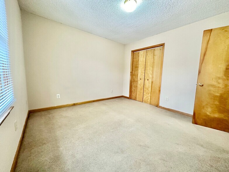 Building Photo - 109 Mountain View Dr