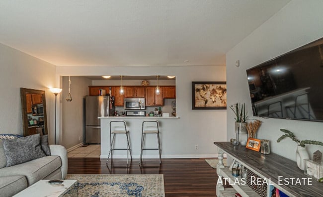 Building Photo - 2424 W 35th Ave