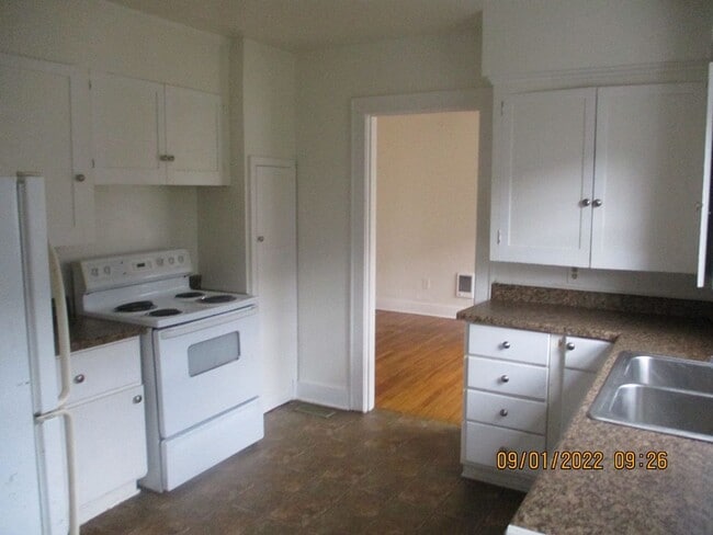 Building Photo - 256 Chenault Ave