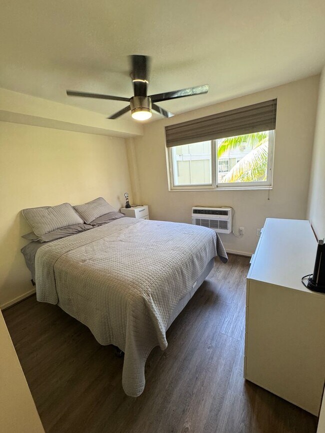 Building Photo - 1820 Kaioo Drive, A403
