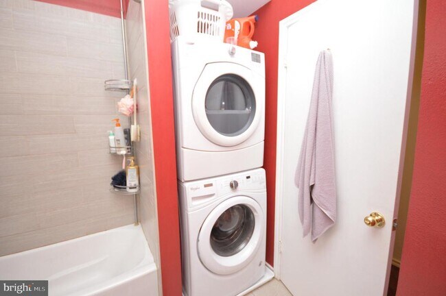 Building Photo - 3912 Penderview Dr