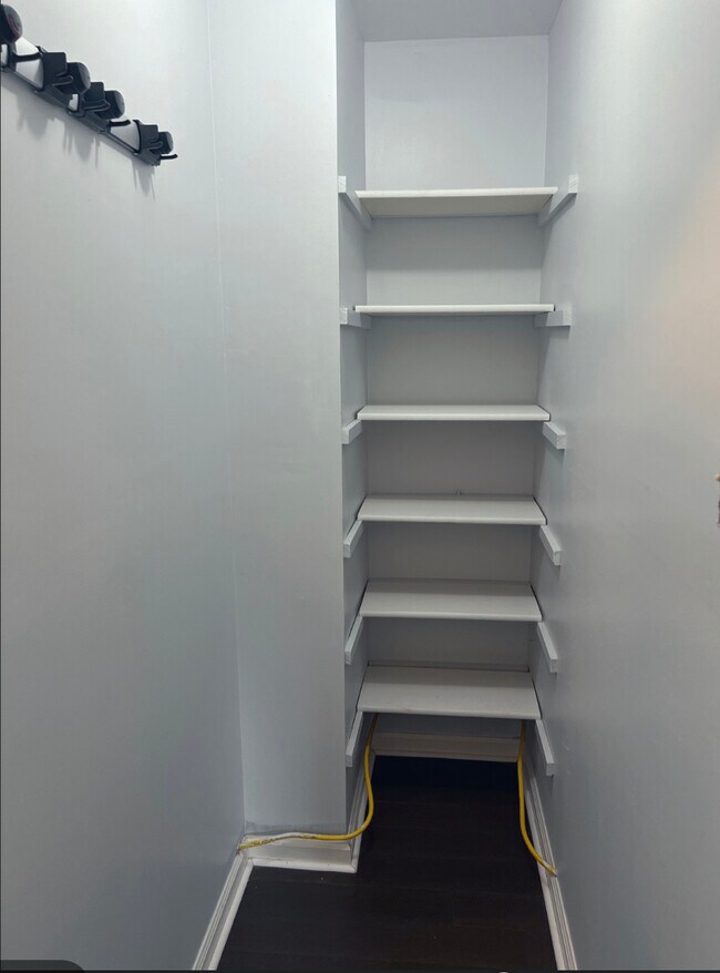 Walk-in Pantry - 1942 Willings Ln