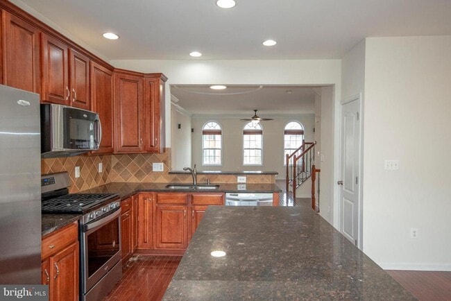 Building Photo - 23119 Sunbury St