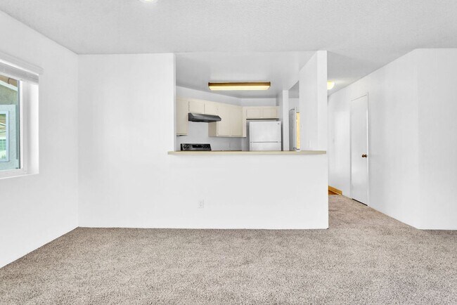 Building Photo - Beautiful one bedroom/one bath in the Verano community at UTC! Close to so much!