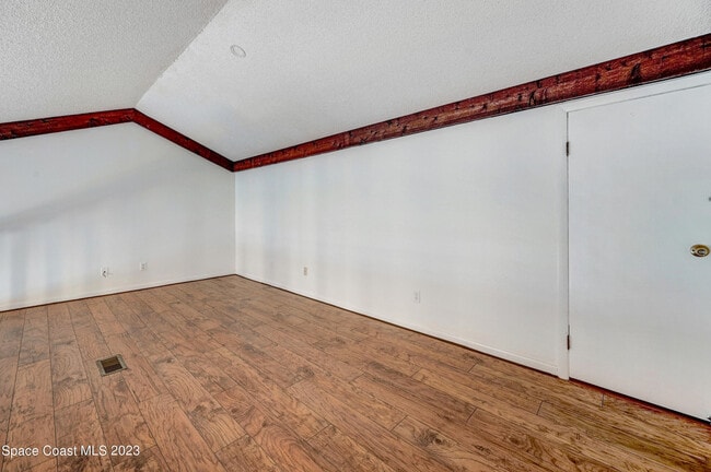 Building Photo - 1725 Stewart Pl