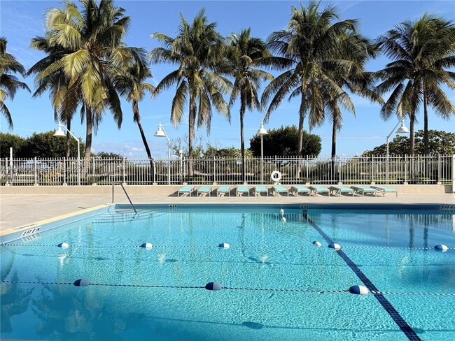 Building Photo - 2899 Collins Ave