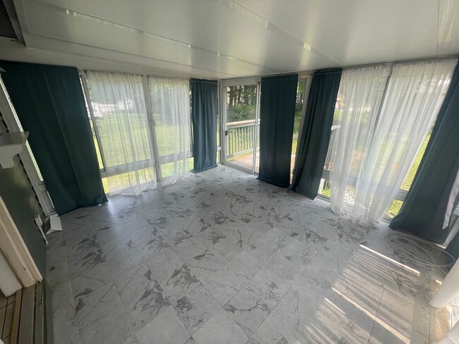 Building Photo - 3 Bedroom on a Large Plot
