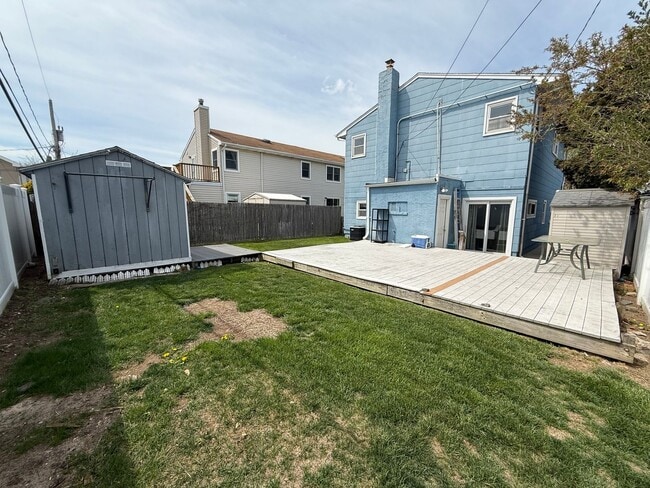 Building Photo - Spectacular 3 Bed/3 Bath Home in Long Beach!