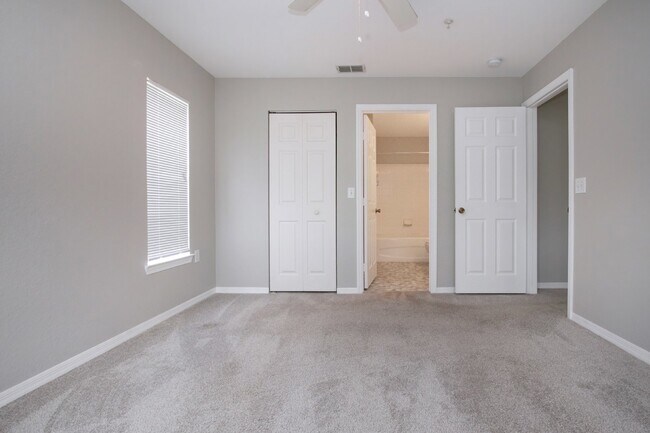 Building Photo - 2 Bedroom Condo in Lakewood Ranch