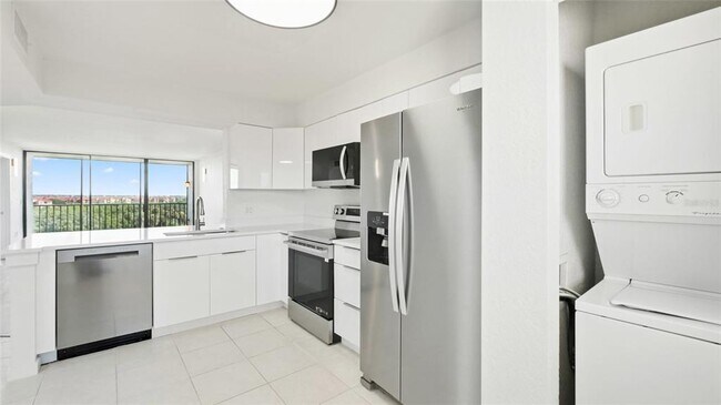 Building Photo - 900 Cove Cay Dr