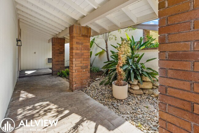Building Photo - Recently Renovated Two-Story Home in Jasmi...