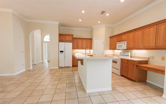 Building Photo - 4404 SW 91st Dr