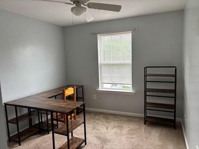 Building Photo - 9820 Leighland Ct