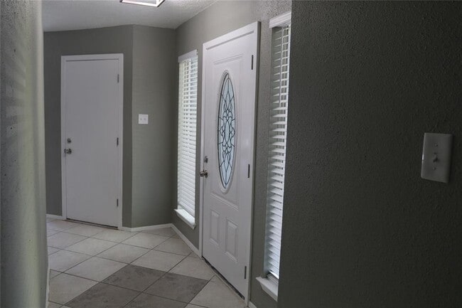 Building Photo - 17026 Stone Stile Dr