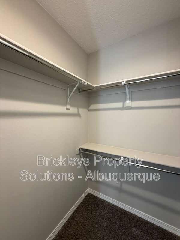 Building Photo - 3969 Kodiak Rd NE