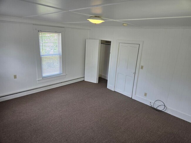 Building Photo - 1092 New Hampshire Rte 175