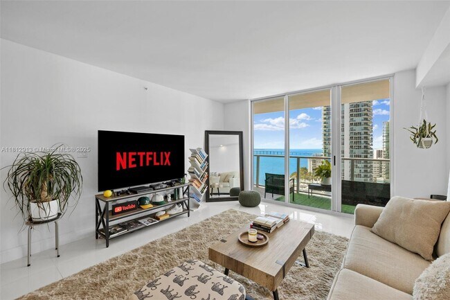 Building Photo - 1155 Brickell Bay Dr
