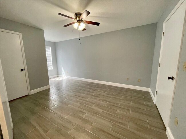 Building Photo - 1612 Columbia Arms Cir