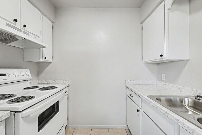 Building Photo - 1241-1247-1247 W Sunset Dr