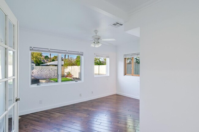 Building Photo - 5328 E Pinchot Ave