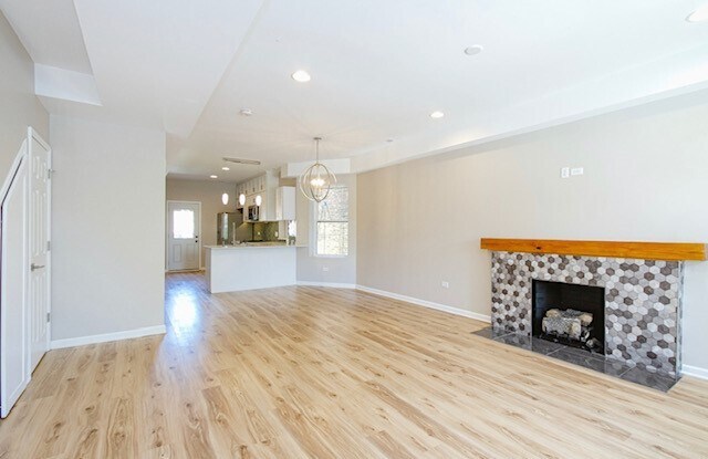 Building Photo - 1516 E 69th Plz