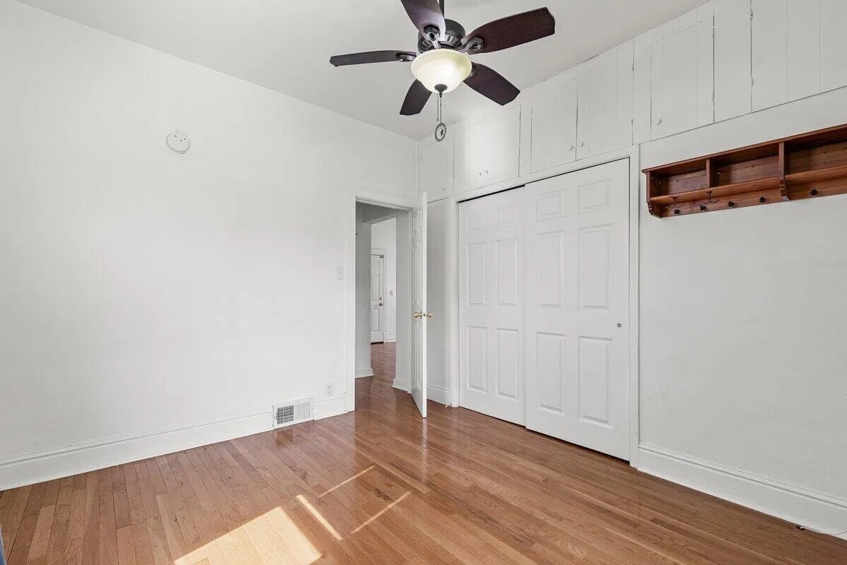 Front Bedroom - 1052 Poplar St