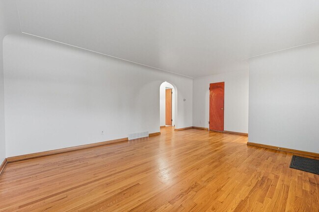 Building Photo - 3070 Reed St