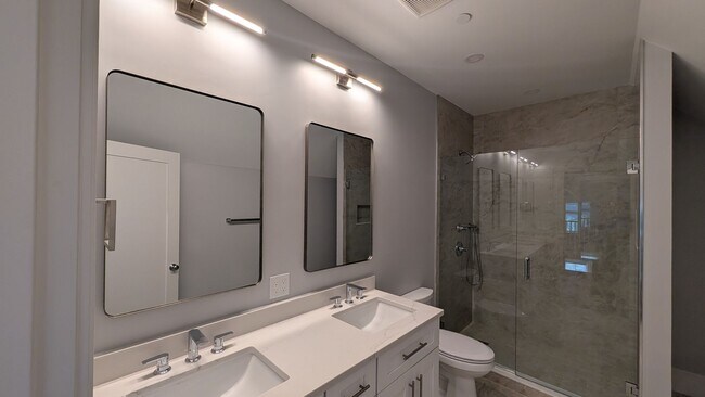 Building Photo - 122 Kenrick St