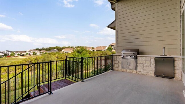 Building Photo - 595 Dayridge Dr