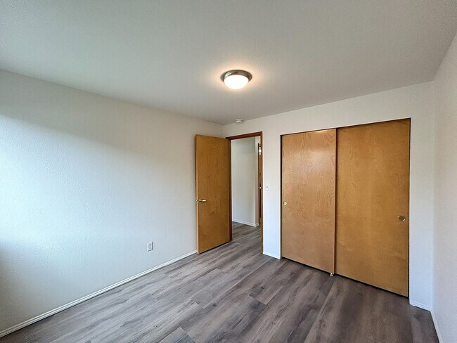 Building Photo - 3 bedroom Rambler in Browns point