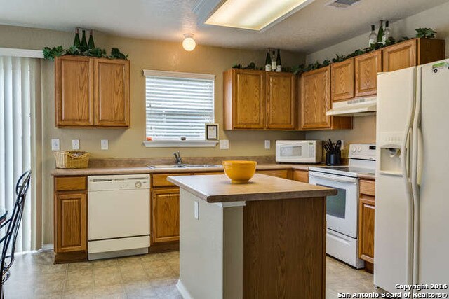 Building Photo - 16134 Branching Oaks
