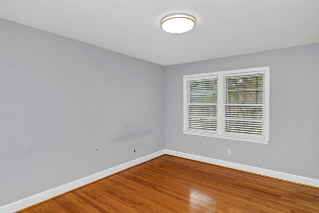 Building Photo - Prime Location! Beautiful Home Only Minutes to The Vista & Downtown