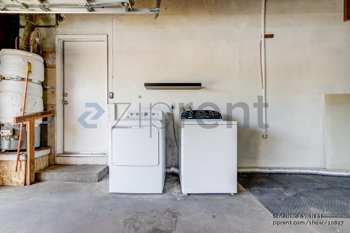 Building Photo - Unit