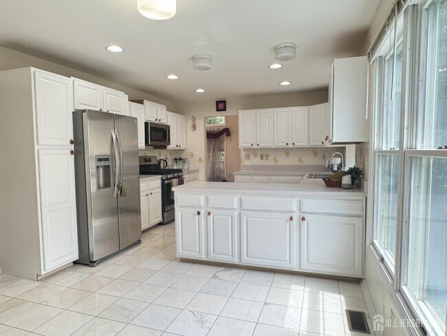 Building Photo - 36 Lavender Dr