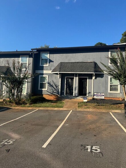 Building Photo - 2340 Beaver Ruin Rd