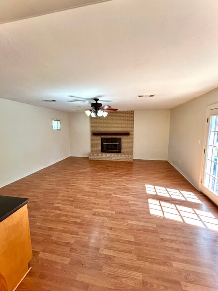 Building Photo - 359 Wells Dr