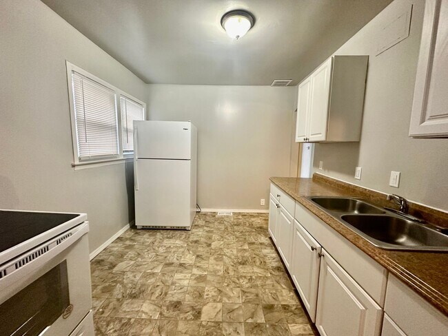 Building Photo - Charming 3-Bedroom Bungalow in Warren $1200 a month
