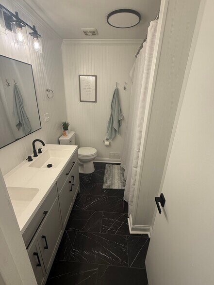 Building Photo - 3751 Jamestown Cir