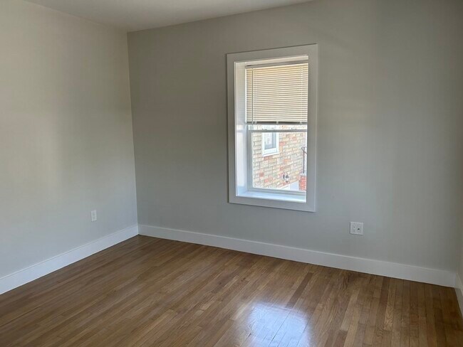 Building Photo - 150 Rumney Rd