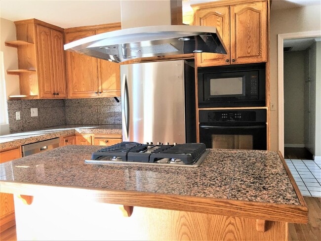 Building Photo - 10891 Santa Teresa Dr