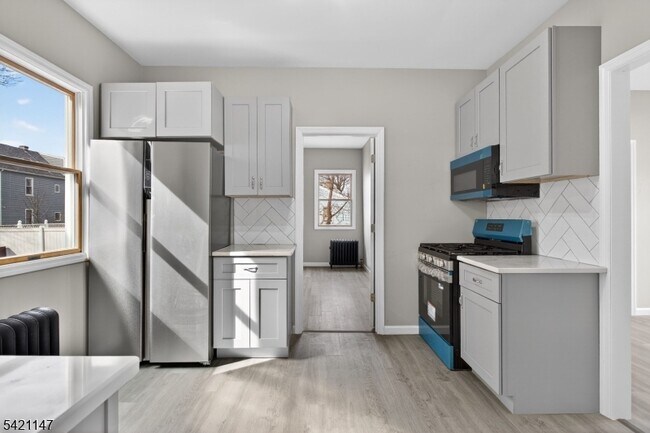 Building Photo - 378 Grand St