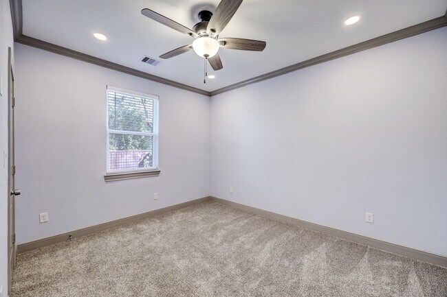 Building Photo - 12903 Figaro Dr